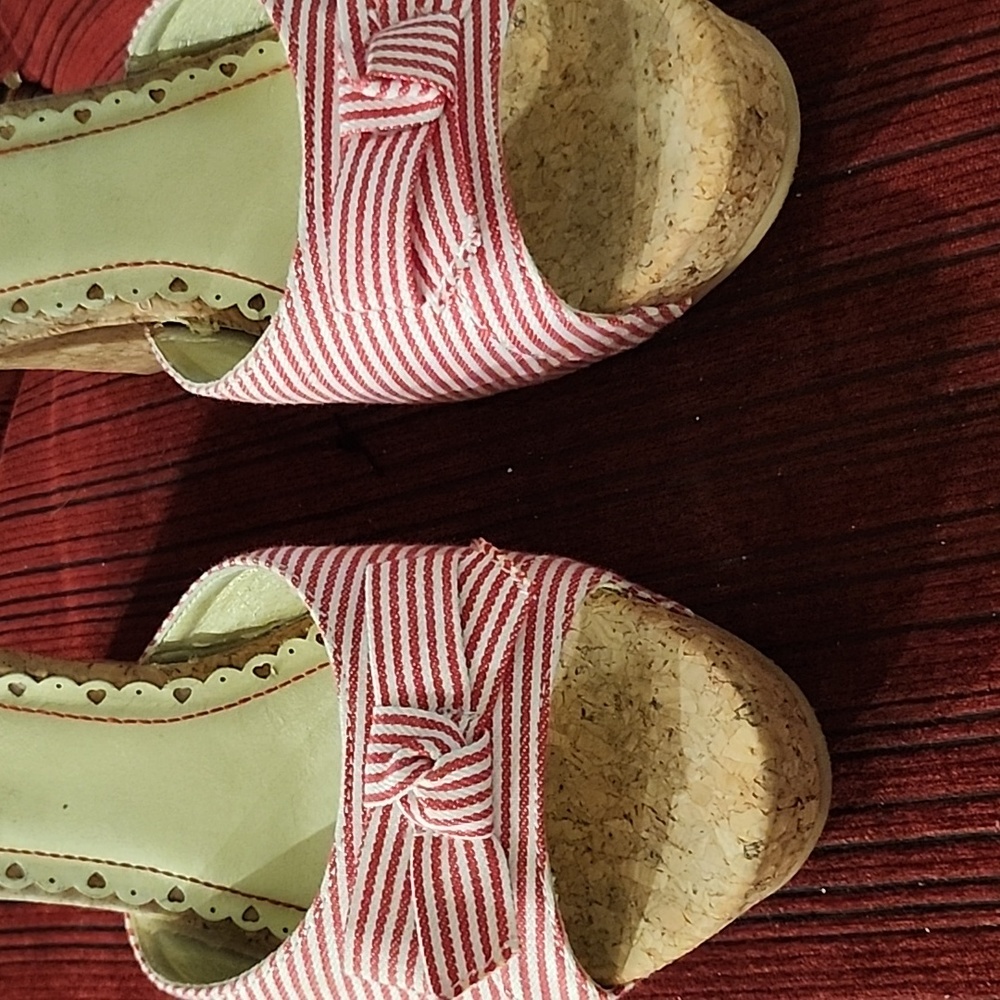 Shoes - Picture 5 of 6